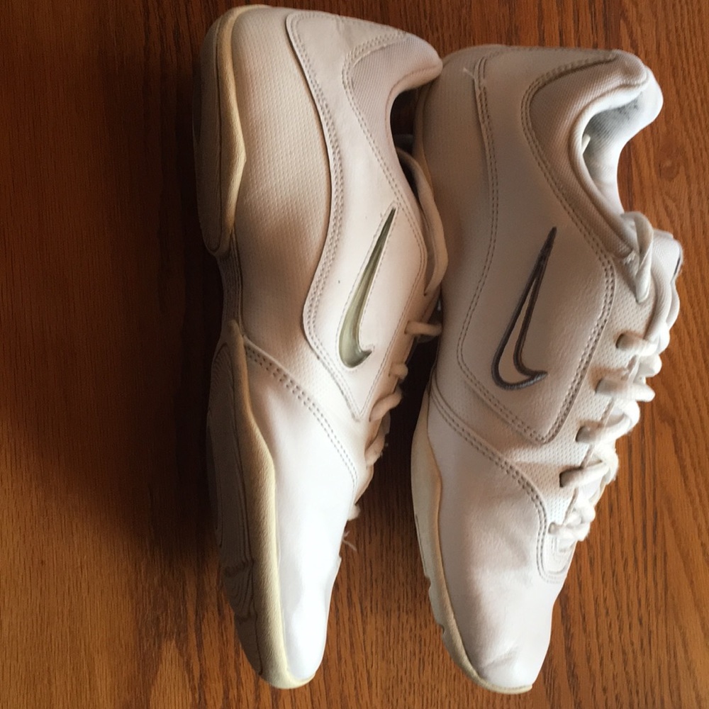 Nike Tennis Shoes -size 7